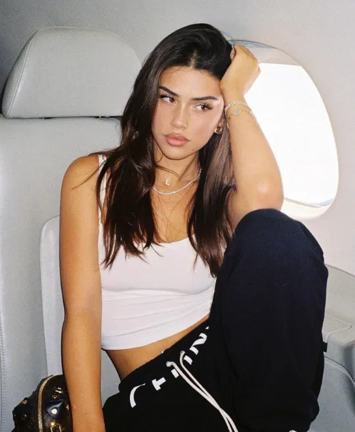 Leah Halton Height, Weight, Net Worth, Age, Career And Full Bio