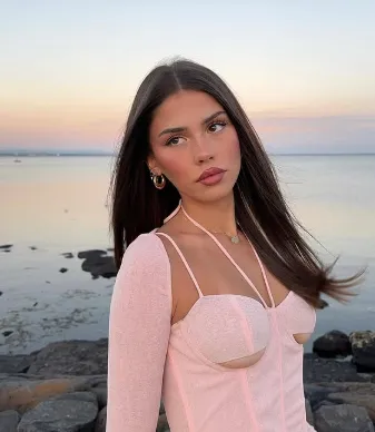 Leah Halton Height, Weight, Net Worth, Age, Career And Full Bio