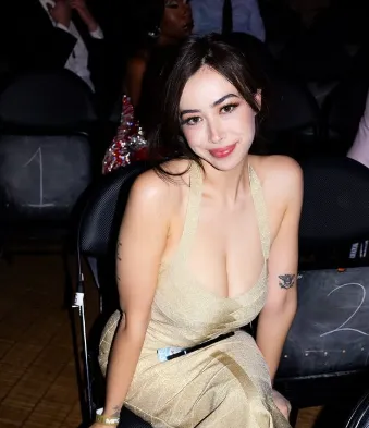 Chloe Surreal Ethnicity, Height, Weight, Net Worth, Age, Career And Full Bio